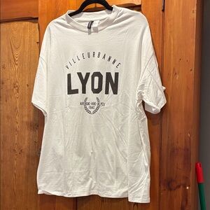 5/25$ 🎄 White Graphic T-Shirt